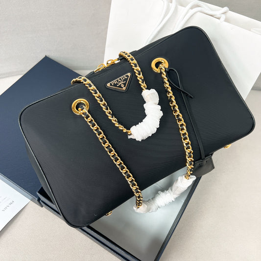 Prada Re-Edition 1978 large Re-Nylon and Saffiano