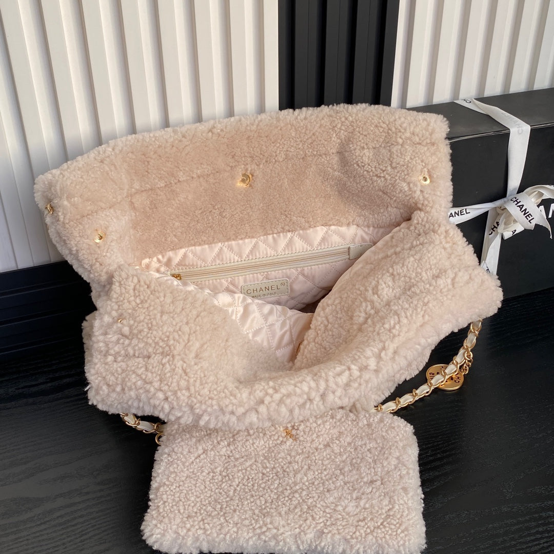 Chanel Teddy Medium 22 bag
