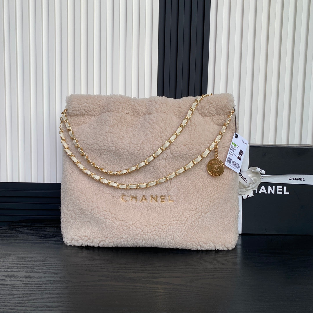 Chanel Teddy Medium 22 bag