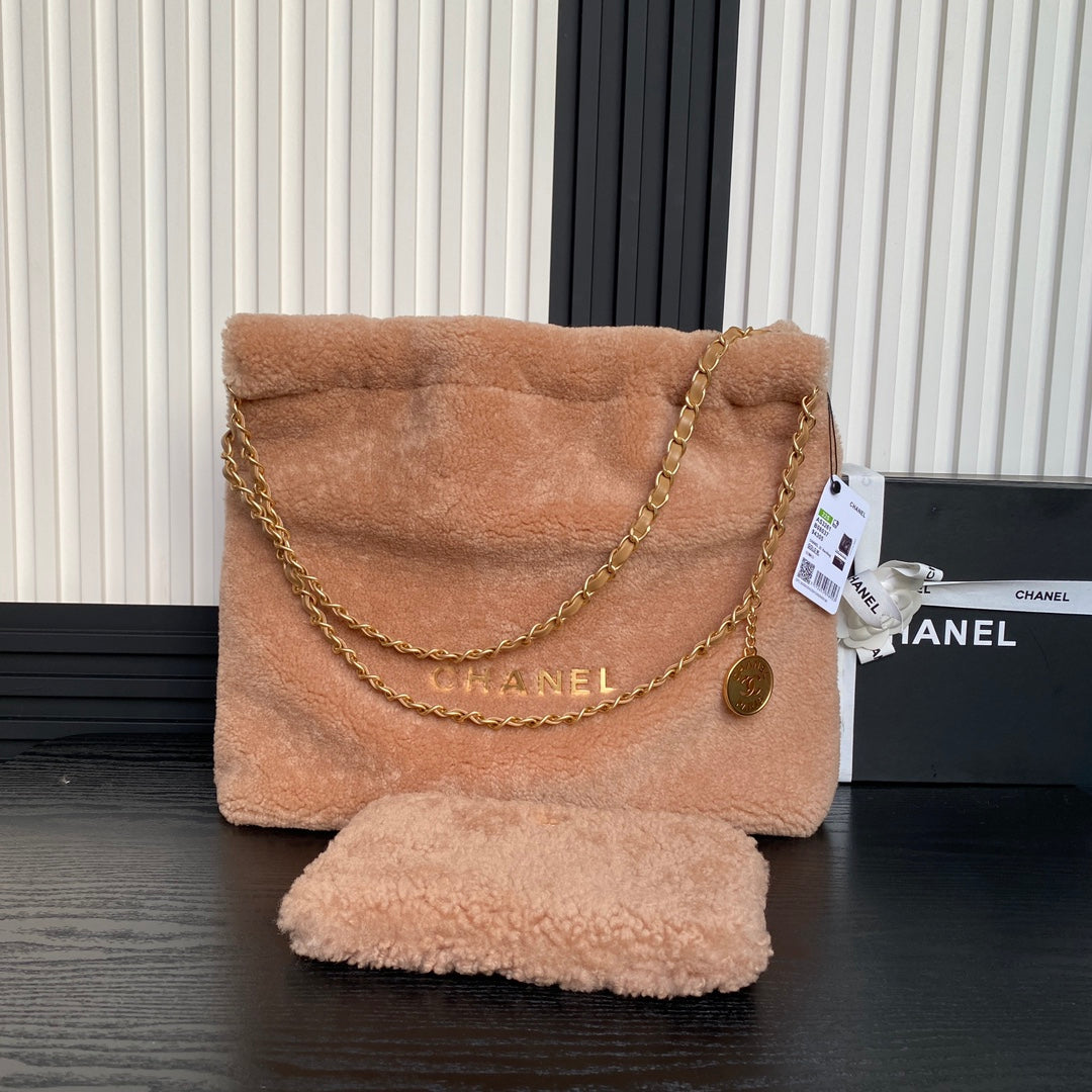 Chanel Teddy Medium 22 bag