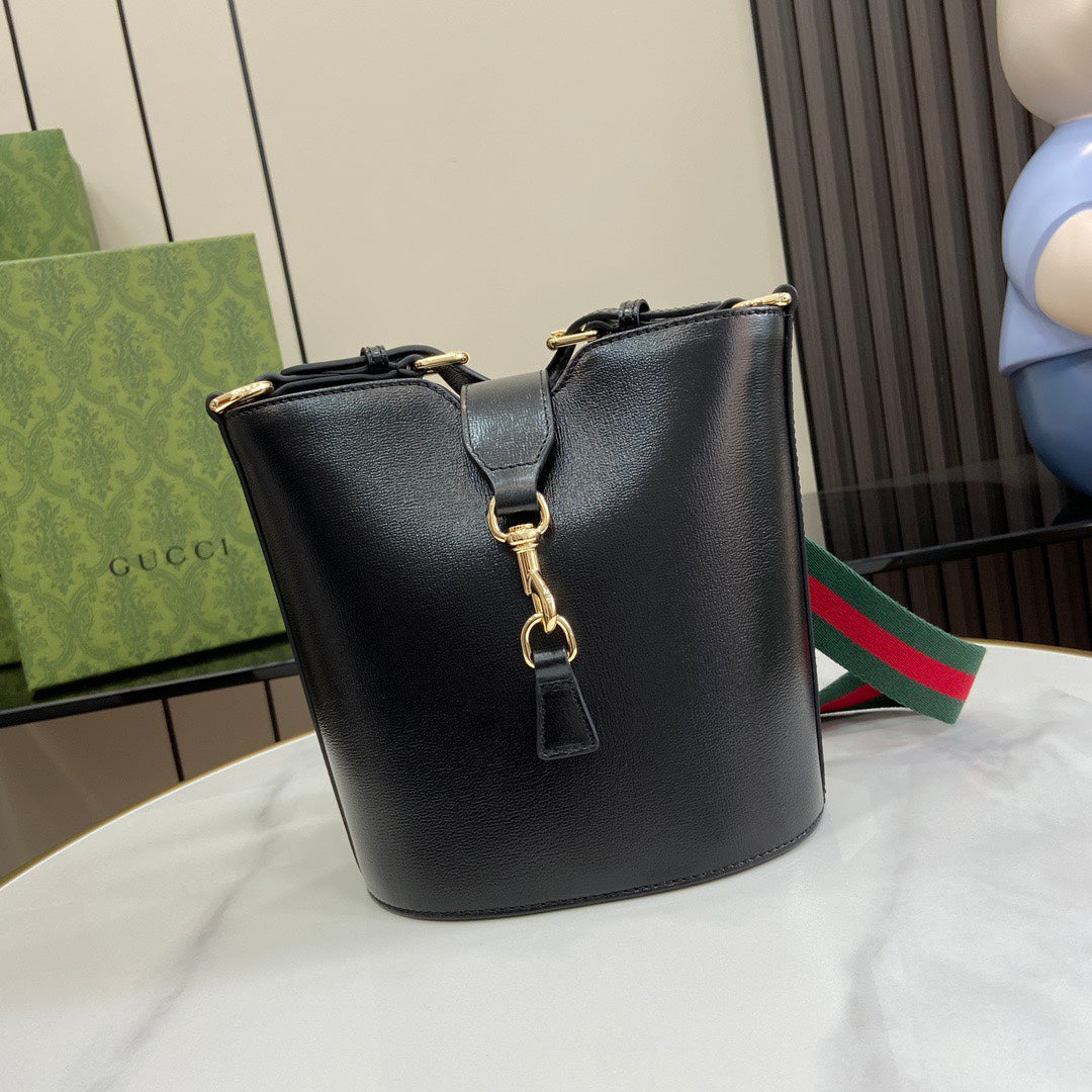 Gucci mini bucket bag leather