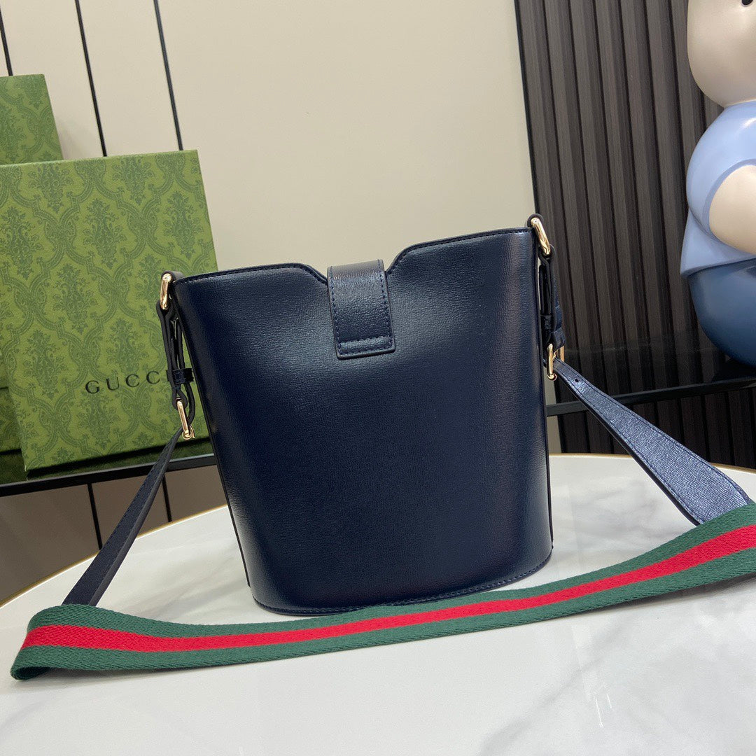 Gucci mini bucket bag leather