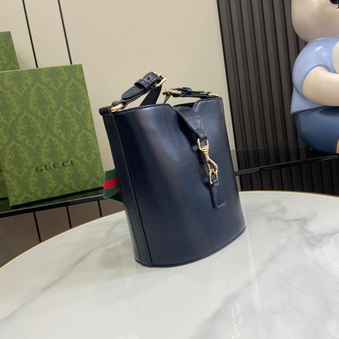 Gucci mini bucket bag leather