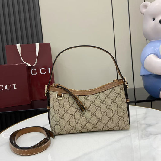 Gucci Emblem Small canvas bag