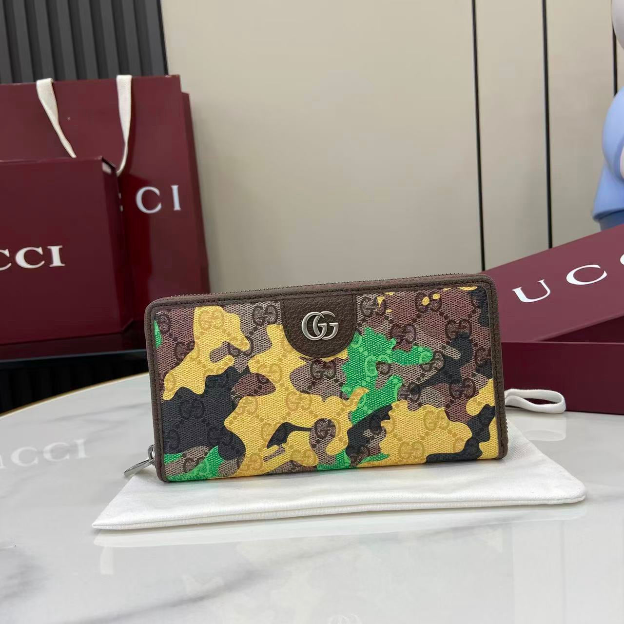 Gucci Zipper Wallet