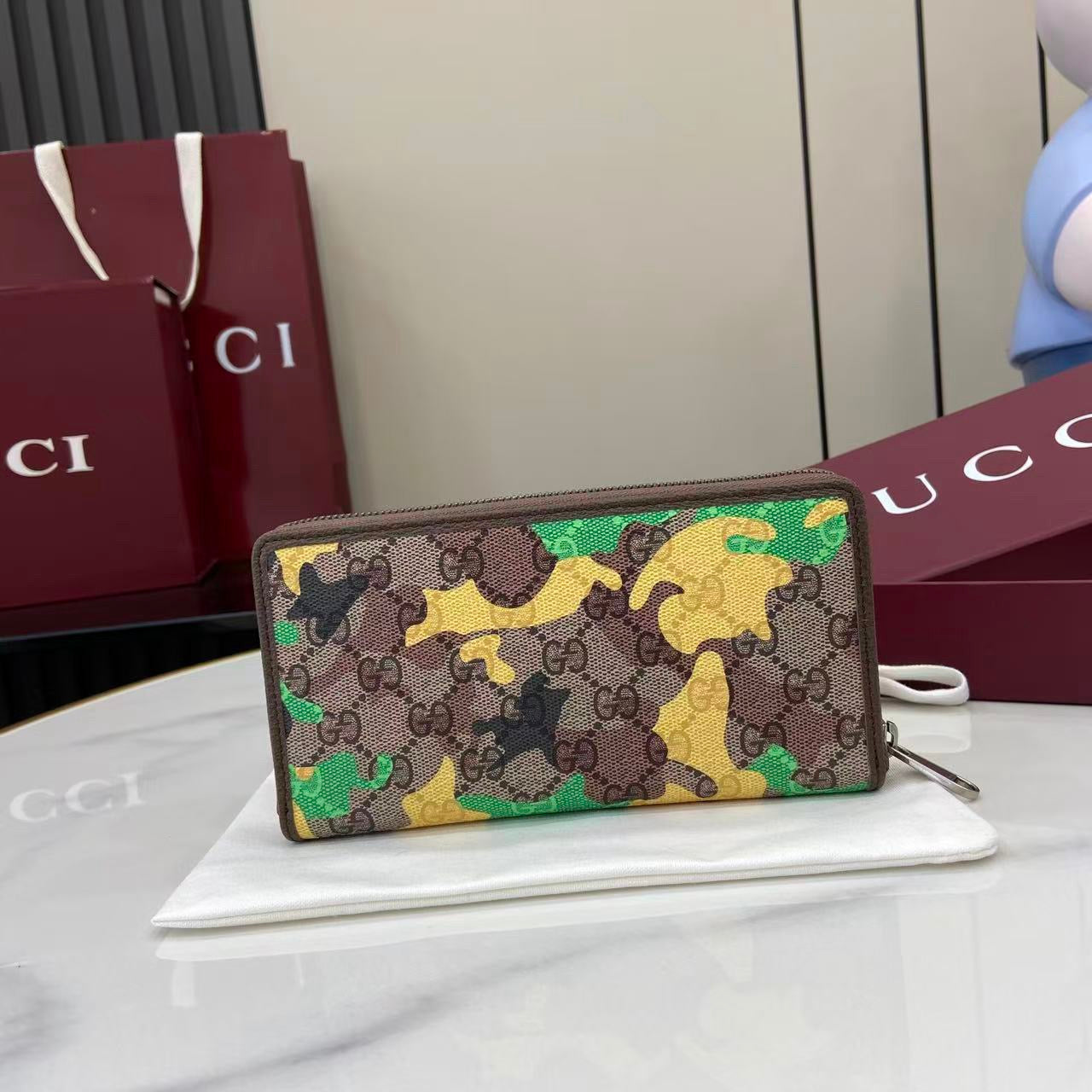 Gucci Zipper Wallet