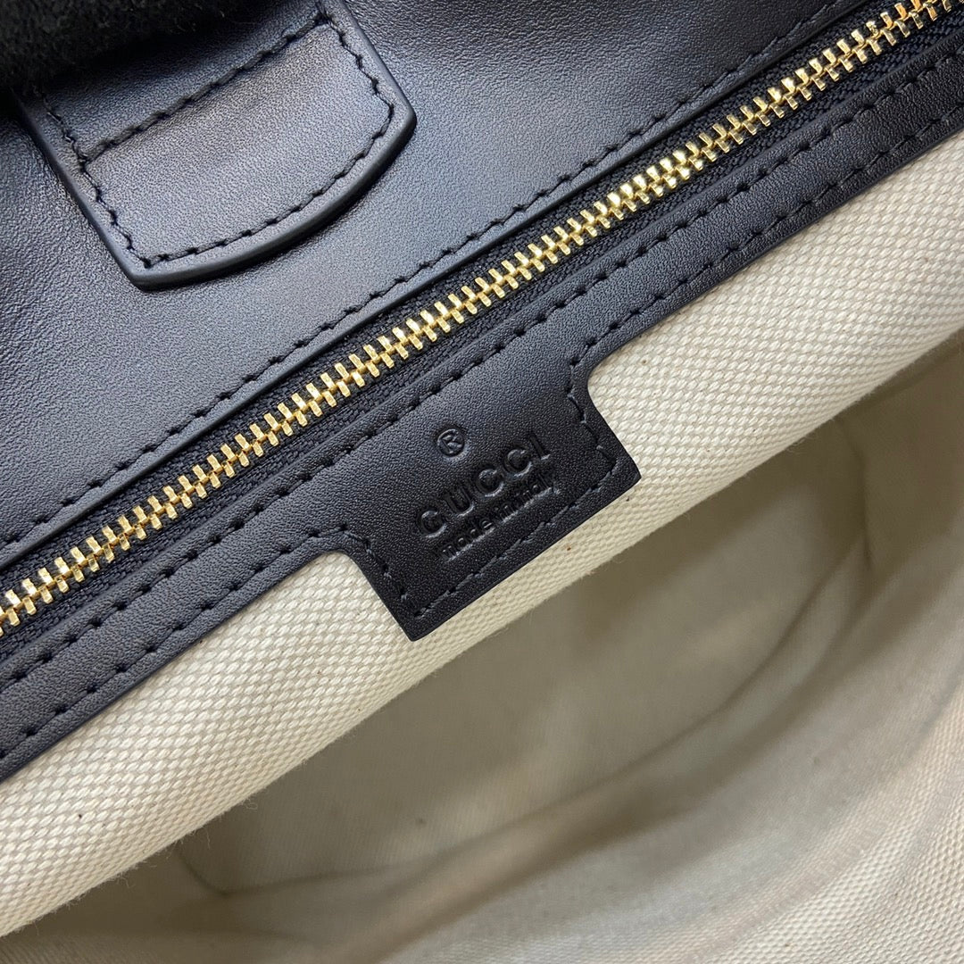 Gucci 73 small bucket bag in leather