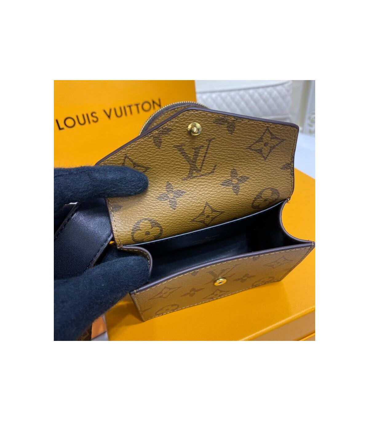 Louis Vuitton Daily Multi Pocket Belt